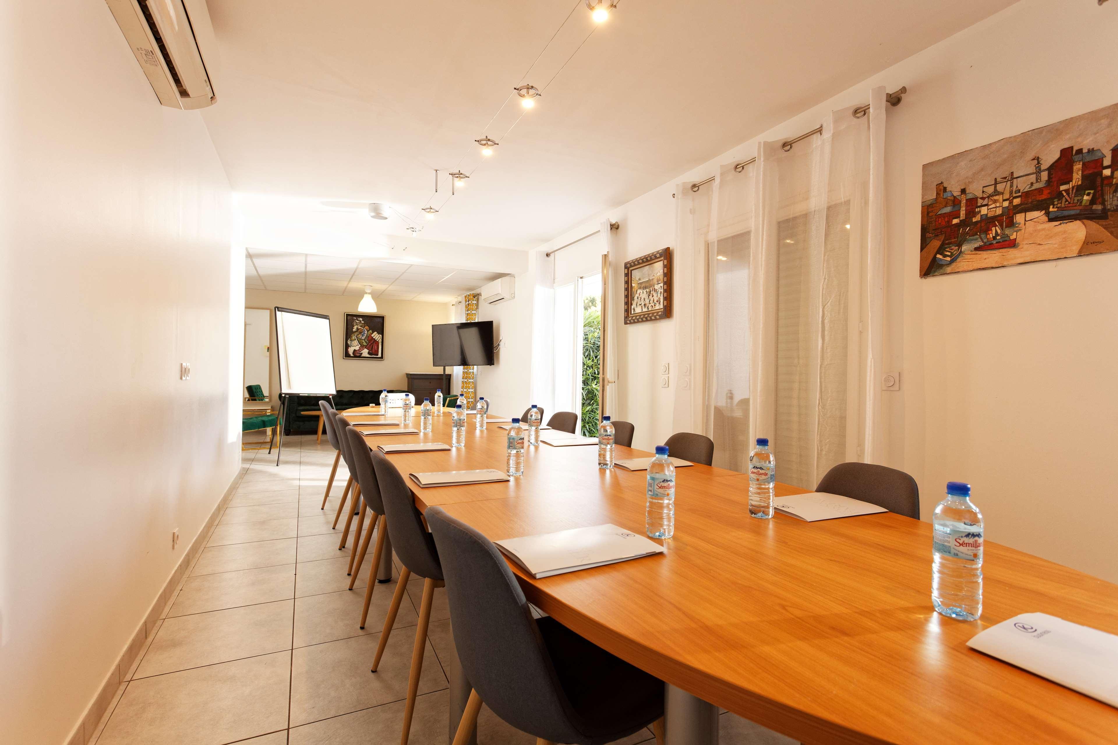Hotel Kyriad Sud 3*