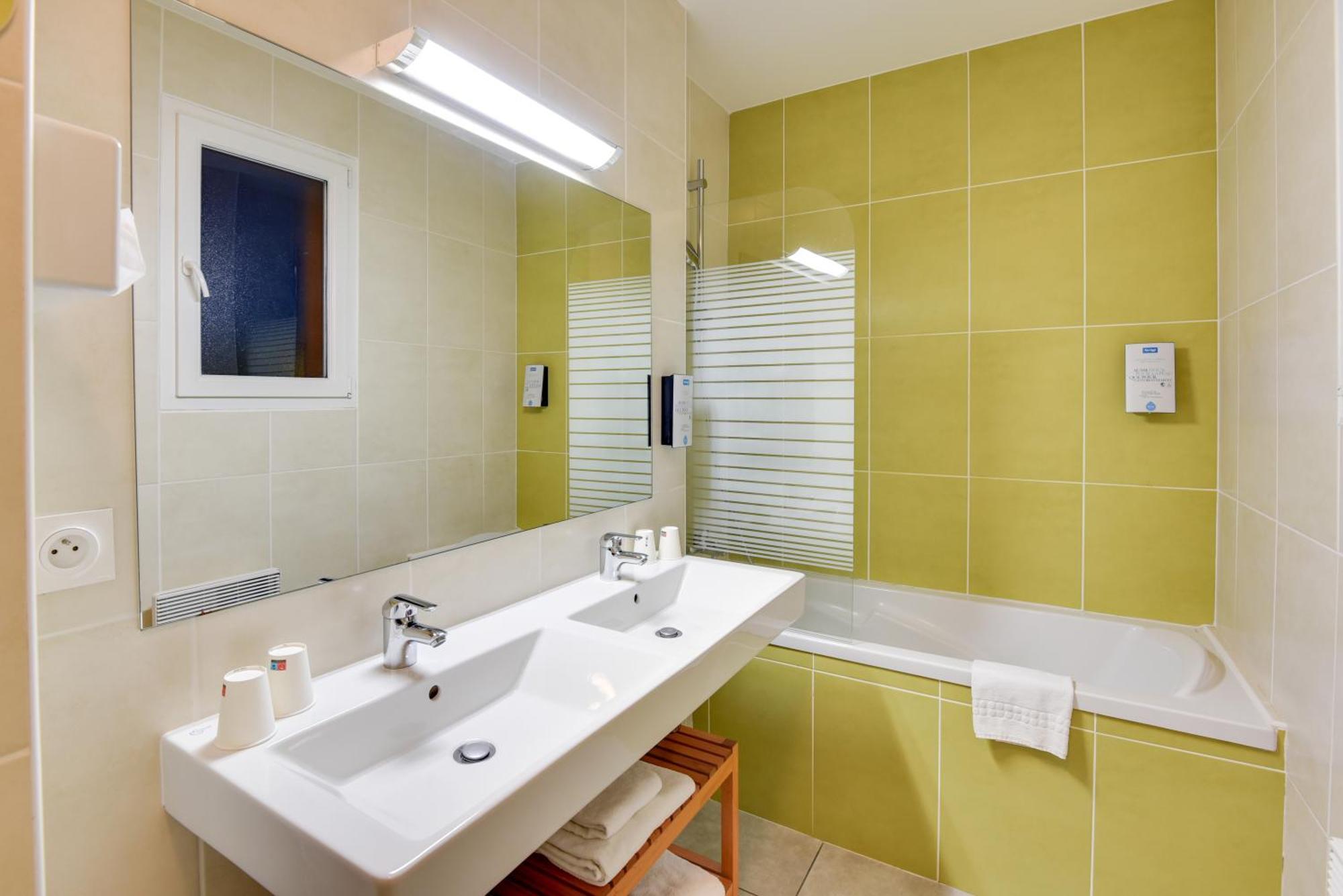 Kyriad Sud Hotel 3*